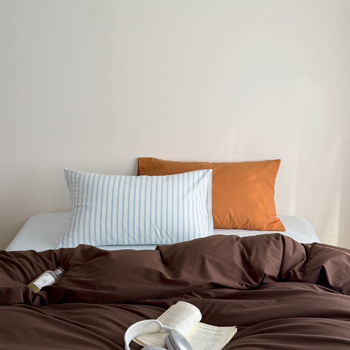 91家纺网 家纺一手货源 找家纺 蜜宿 2026新款纯色混搭全棉纯棉40s水洗棉四件套 海盐栗子（枕套南瓜泥+可可棕）