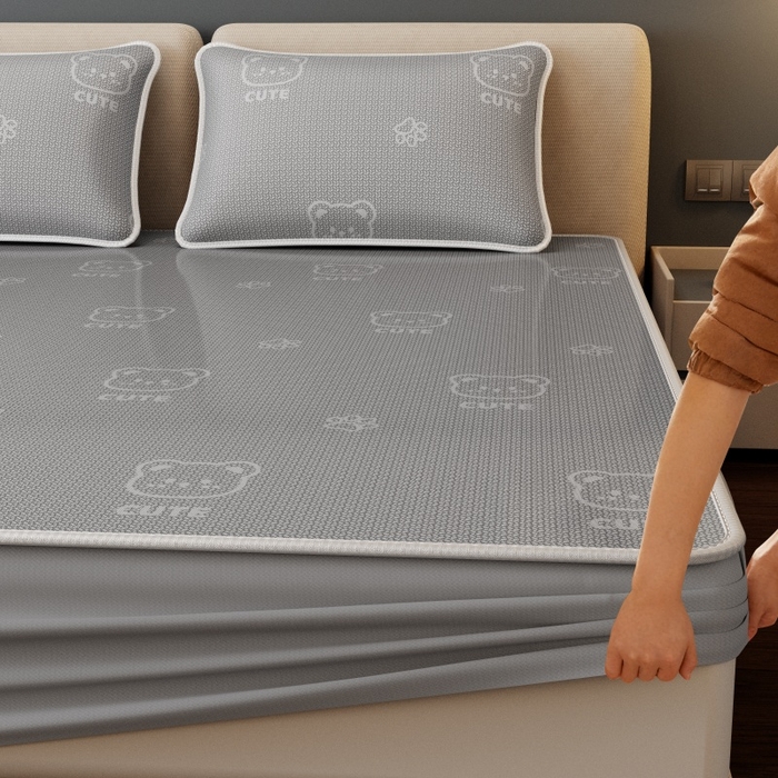 91家纺网 家纺一手货源 找家纺 福来临家纺 2026新款印花冰丝席席子凉席-床席款床笠款 开心小熊灰-床笠款