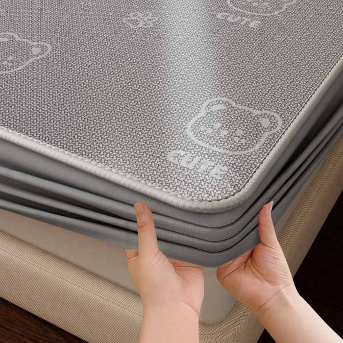 91家纺网 家纺一手货源 找家纺 福来临家纺 2026新款印花冰丝席席子凉席-床席款床笠款 开心小熊灰-床笠款