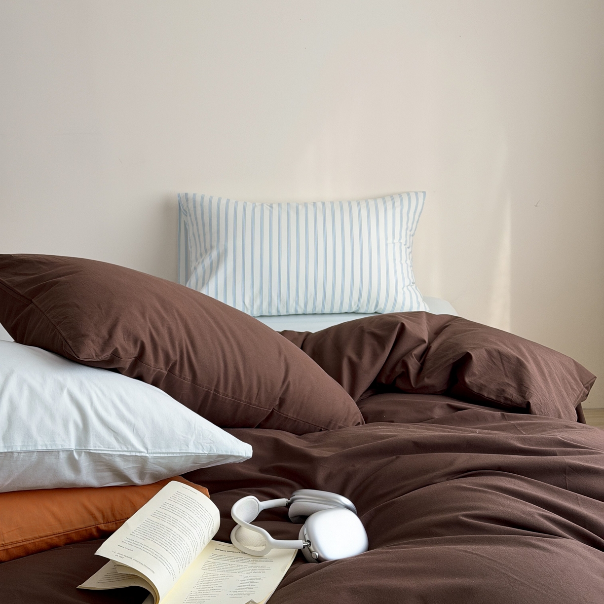 91家纺网 家纺一手货源 找家纺 蜜宿 2026新款纯色混搭全棉纯棉40s水洗棉四件套 海盐栗子（枕套南瓜泥+气泡绿）