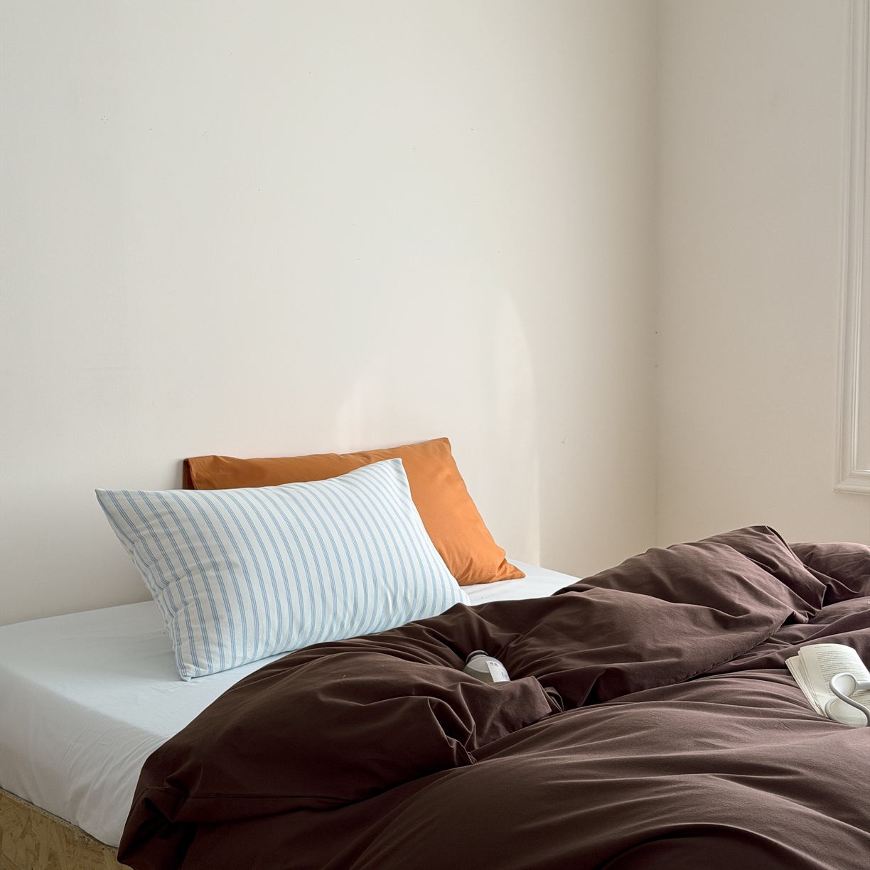 91家纺网 家纺一手货源 找家纺 蜜宿 2026新款纯色混搭全棉纯棉40s水洗棉四件套 海盐栗子（枕套南瓜泥+气泡绿）