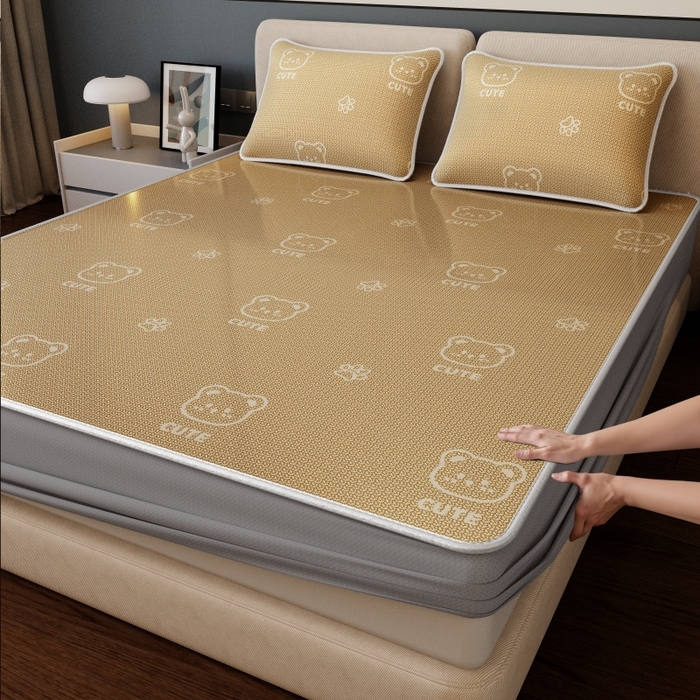 91家纺网 家纺一手货源 找家纺 福来临家纺 2026新款印花冰丝席席子凉席-床席款床笠款 开心小熊咖-床笠款