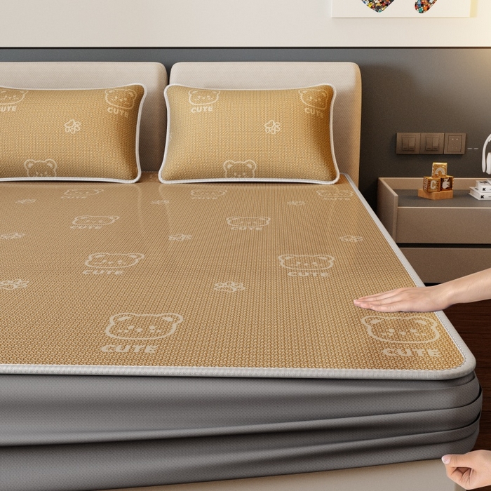 91家纺网 家纺一手货源 找家纺 福来临家纺 2026新款印花冰丝席席子凉席-床席款床笠款 开心小熊咖-床笠款