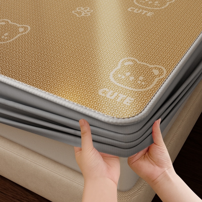 91家纺网 家纺一手货源 找家纺 福来临家纺 2026新款印花冰丝席席子凉席-床席款床笠款 开心小熊咖-床笠款