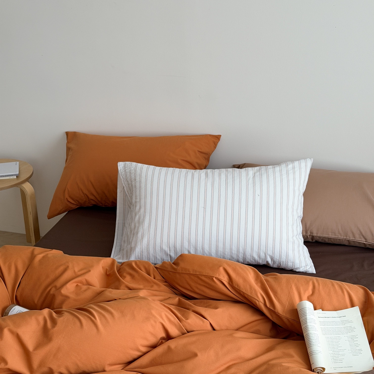 91家纺网 家纺一手货源 找家纺 蜜宿 2026新款纯色混搭全棉纯棉40s水洗棉四件套 焦糖日落（枕套混搭）