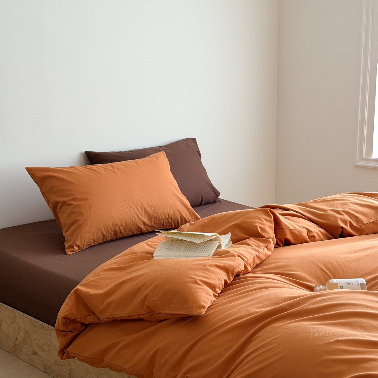 91家纺网 家纺一手货源 找家纺 蜜宿 2026新款纯色混搭全棉纯棉40s水洗棉四件套 焦糖日落（枕套粉黑竖条+可可棕）