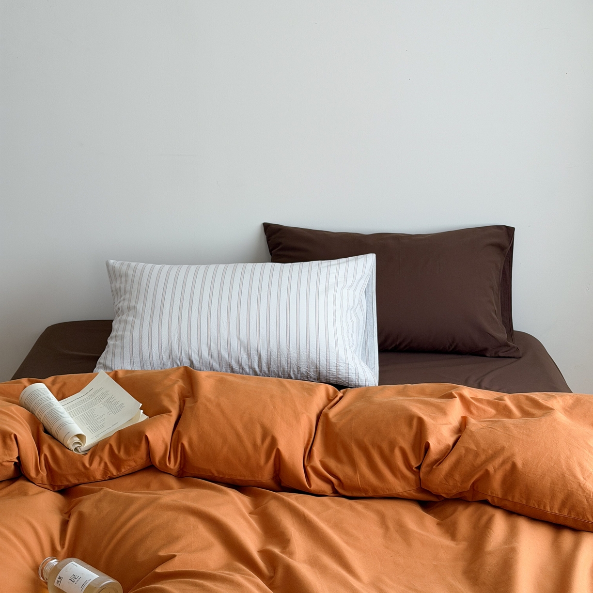 91家纺网 家纺一手货源 找家纺 蜜宿 2026新款纯色混搭全棉纯棉40s水洗棉四件套 焦糖日落（枕套摩卡+可可棕）