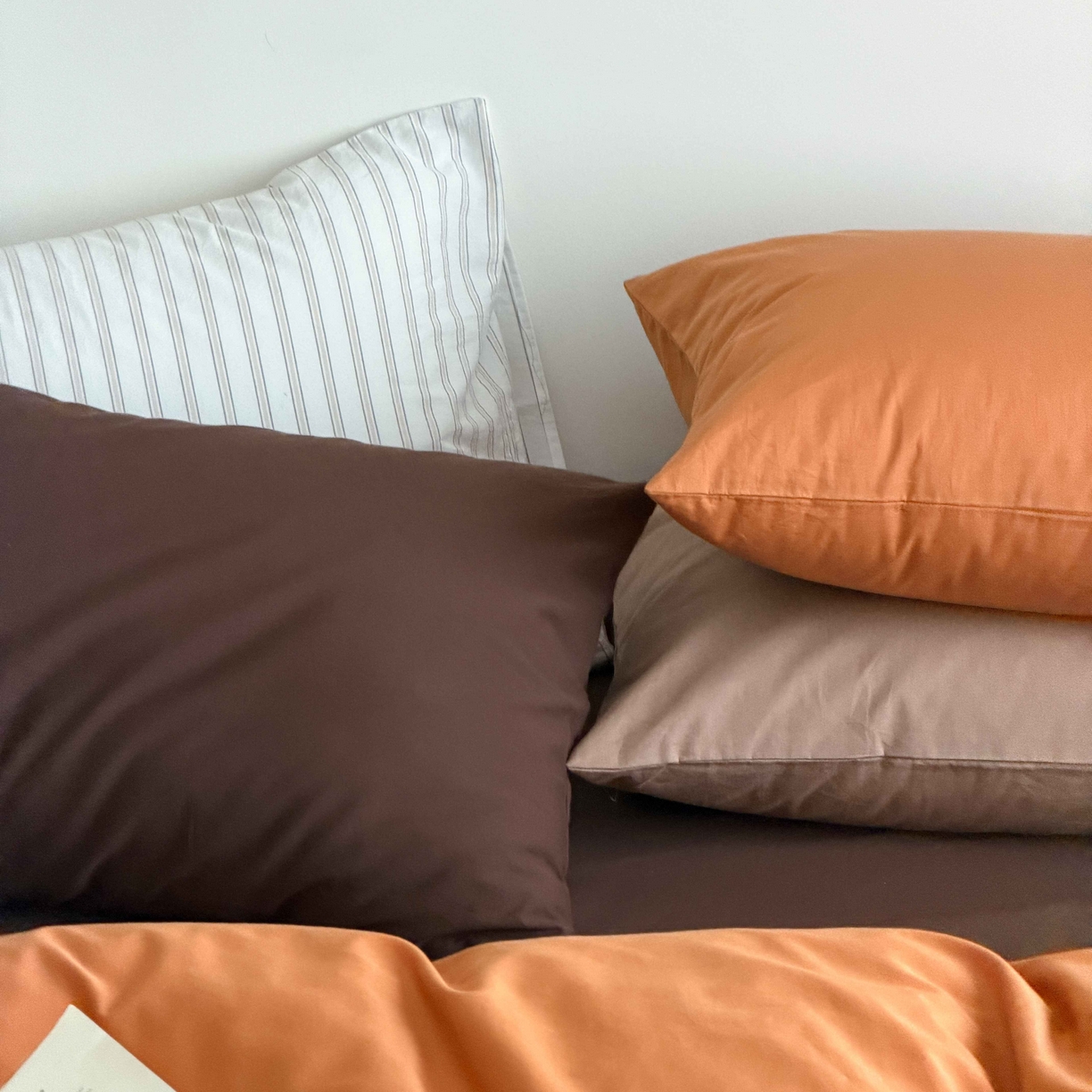 91家纺网 家纺一手货源 找家纺 蜜宿 2026新款纯色混搭全棉纯棉40s水洗棉四件套 焦糖日落（枕套摩卡+可可棕）