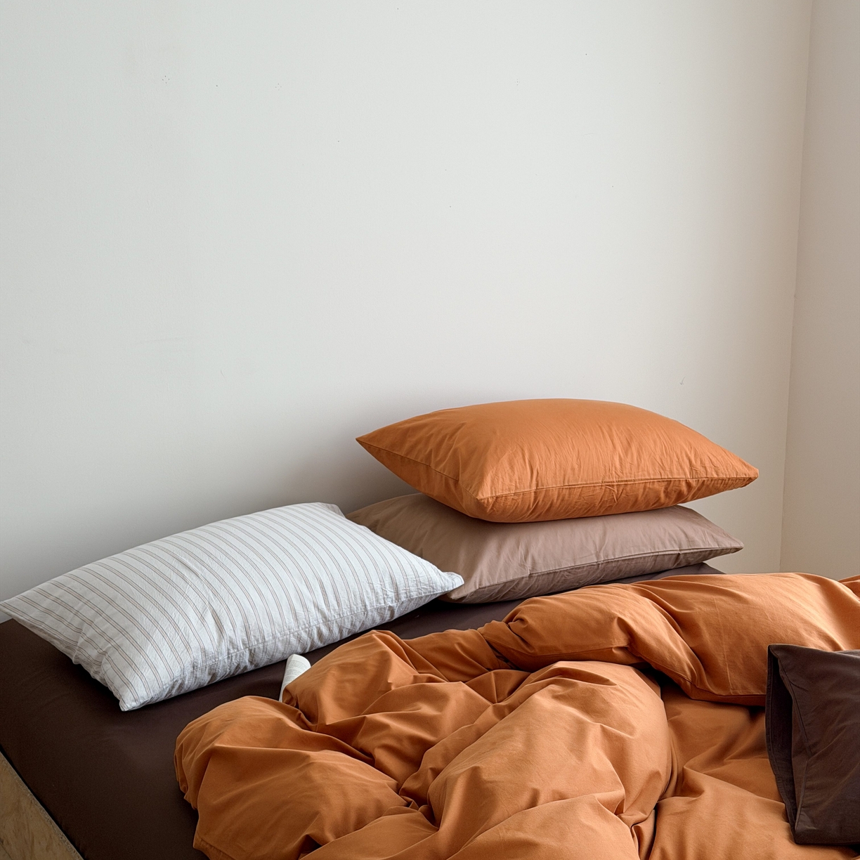 91家纺网 家纺一手货源 找家纺 蜜宿 2026新款纯色混搭全棉纯棉40s水洗棉四件套 焦糖日落（枕套摩卡+可可棕）