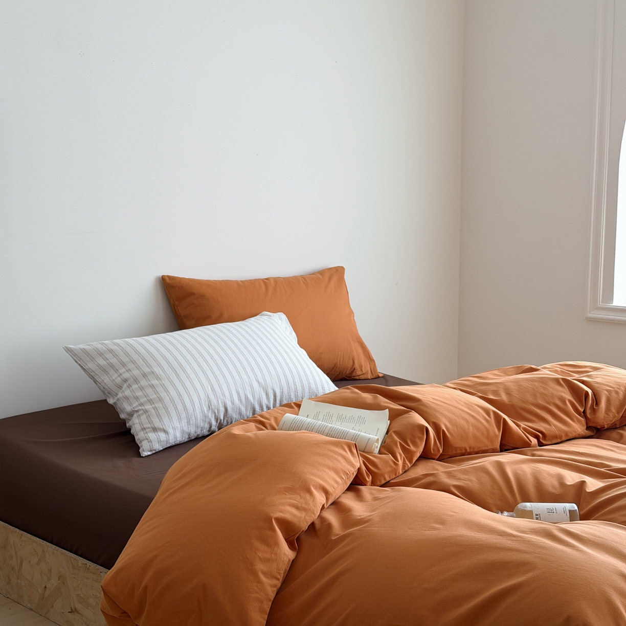 91家纺网 家纺一手货源 找家纺 蜜宿 2026新款纯色混搭全棉纯棉40s水洗棉四件套 焦糖日落（枕套摩卡+可可棕）