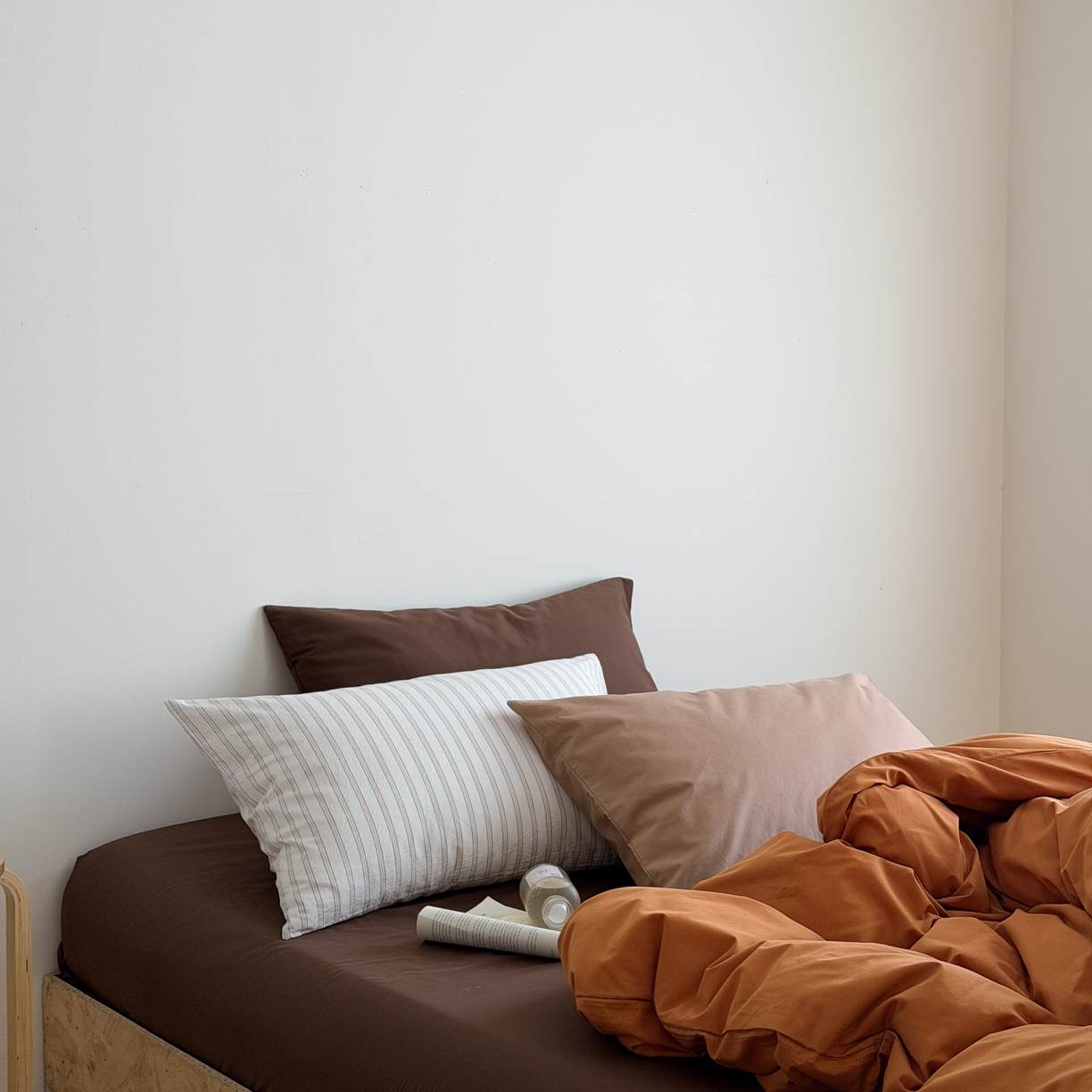 91家纺网 家纺一手货源 找家纺 蜜宿 2026新款纯色混搭全棉纯棉40s水洗棉四件套 焦糖日落（枕套摩卡+南瓜泥）