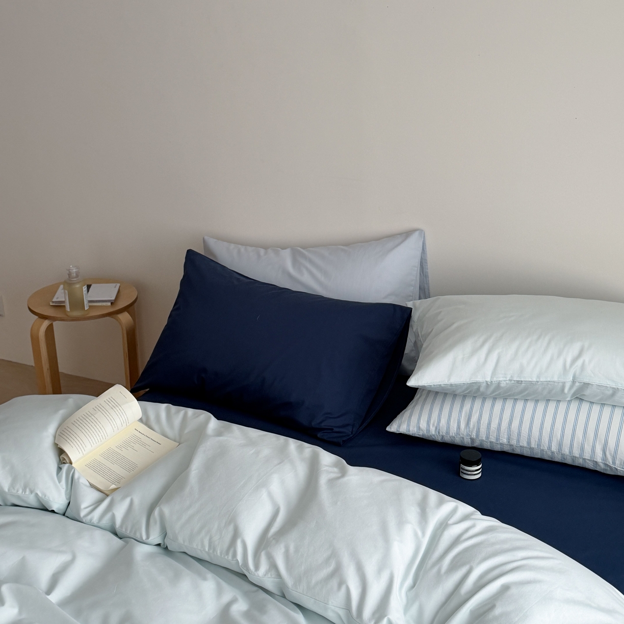 91家纺网 家纺一手货源 找家纺 蜜宿 2026新款纯色混搭全棉纯棉40s水洗棉四件套 气泡森林（枕套蓝绿竖条+气泡绿）