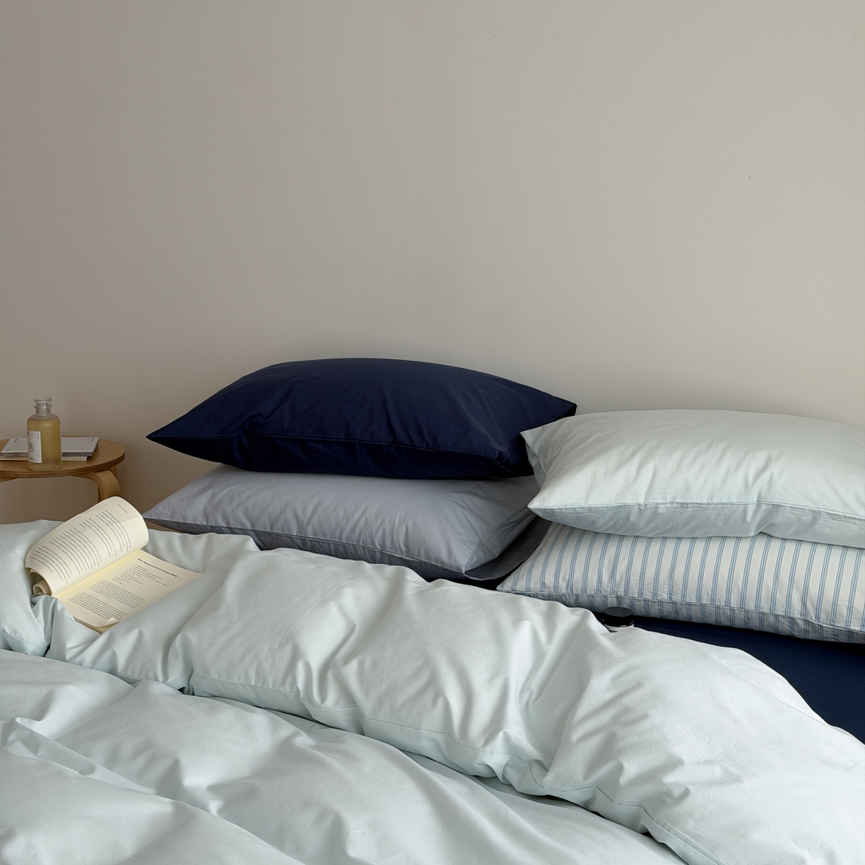 91家纺网 家纺一手货源 找家纺 蜜宿 2026新款纯色混搭全棉纯棉40s水洗棉四件套 气泡森林（枕套蓝绿竖条+气泡绿）