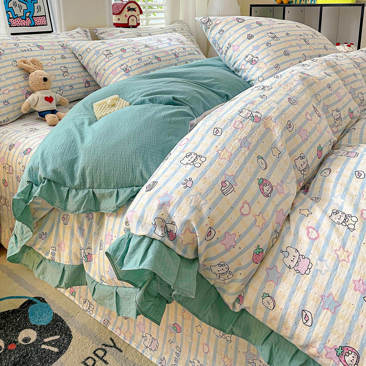 91家纺网 家纺一手货源 找家纺 纽缦家纺 2026新款云感提花双层纱韩版床单三件套四件套 切块草莓猫