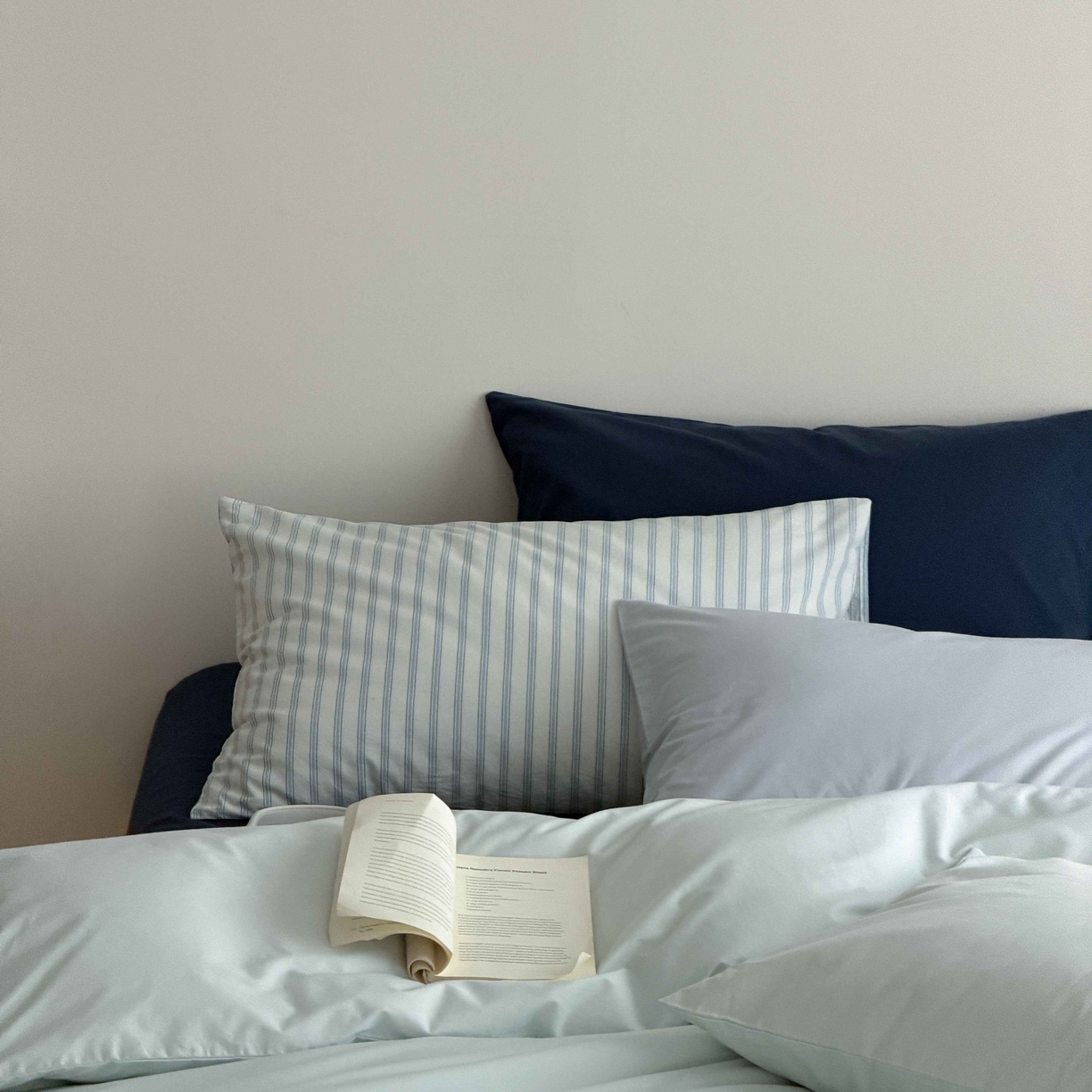 91家纺网 家纺一手货源 找家纺 蜜宿 2026新款纯色混搭全棉纯棉40s水洗棉四件套 气泡森林（枕套微蓝+气泡绿）