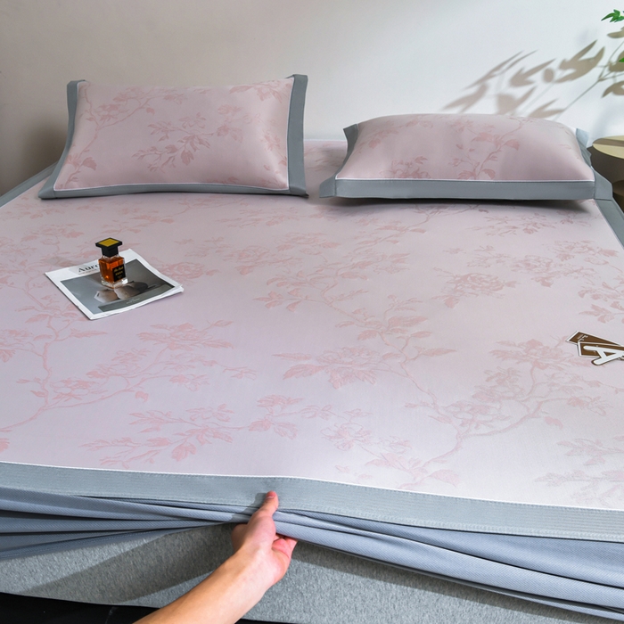 91家纺网 家纺一手货源 找家纺 小牛席业 2026新款【实拍风格】牡丹画蔓大提花冰丝席（床笠款）凉席竹席藤席冰藤席乳胶席豆豆席 粉色