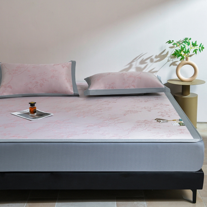 91家纺网 家纺一手货源 找家纺 小牛席业 2026新款【实拍风格】牡丹画蔓大提花冰丝席（床笠款）凉席竹席藤席冰藤席乳胶席豆豆席 粉色