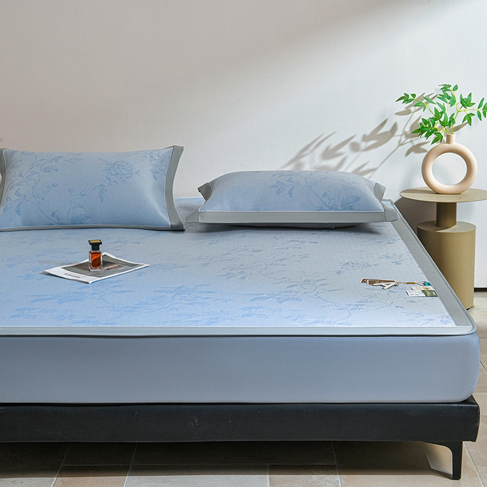 91家纺网 家纺一手货源 找家纺 小牛席业 2026新款【实拍风格】牡丹画蔓大提花冰丝席（床笠款）凉席竹席藤席冰藤席乳胶席豆豆席 蓝色