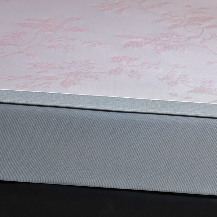 91家纺网 家纺一手货源 找家纺 小牛席业 2026新款【实拍风格】牡丹画蔓大提花冰丝席（床笠款）凉席竹席藤席冰藤席乳胶席豆豆席 粉色