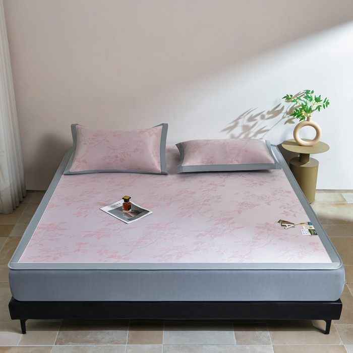 91家纺网 家纺一手货源 找家纺 小牛席业 2026新款【实拍风格】牡丹画蔓大提花冰丝席（床笠款）凉席竹席藤席冰藤席乳胶席豆豆席 粉色