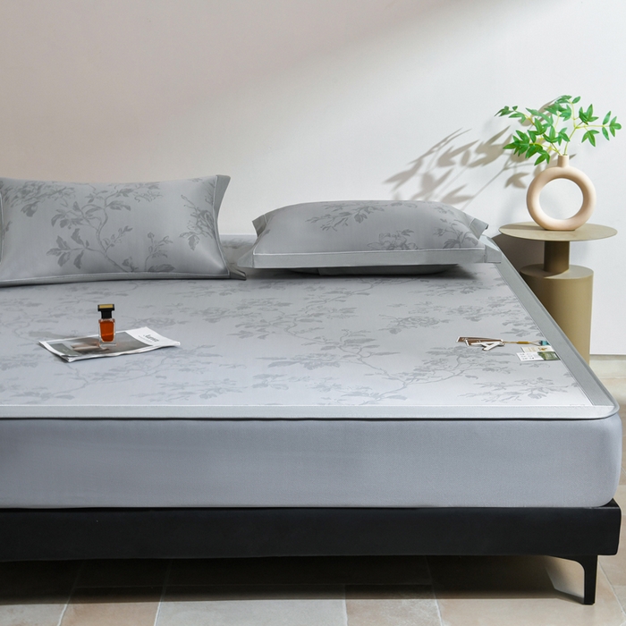 91家纺网 家纺一手货源 找家纺 小牛席业 2026新款【实拍风格】牡丹画蔓大提花冰丝席（床笠款）凉席竹席藤席冰藤席乳胶席豆豆席 灰色