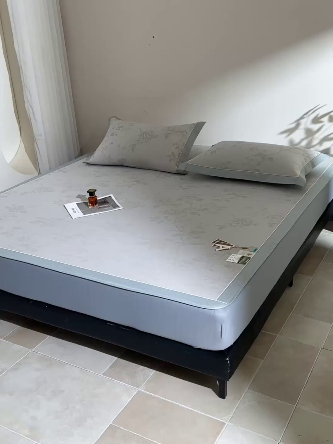 91家纺网 家纺一手货源 找家纺 小牛席业 2026新款【实拍风格】牡丹画蔓大提花冰丝席（床笠款）凉席竹席藤席冰藤席乳胶席豆豆席 香槟