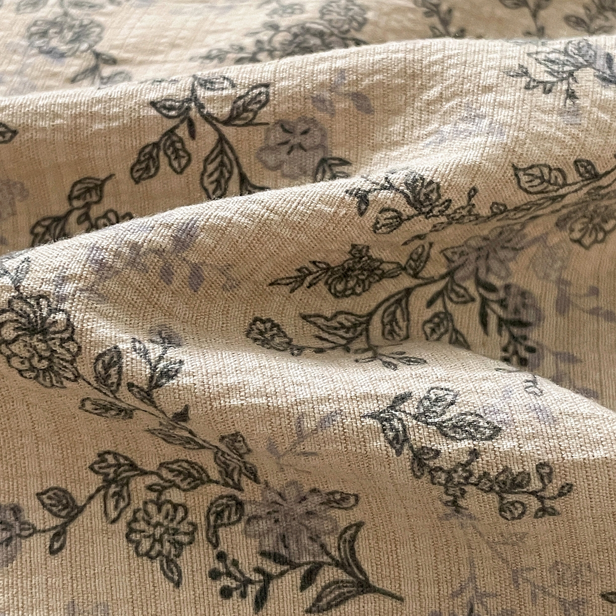 91家纺网 家纺一手货源 找家纺 纽缦家纺 2026新款云感提花双层纱韩版床单三件套四件套 竹韵花语