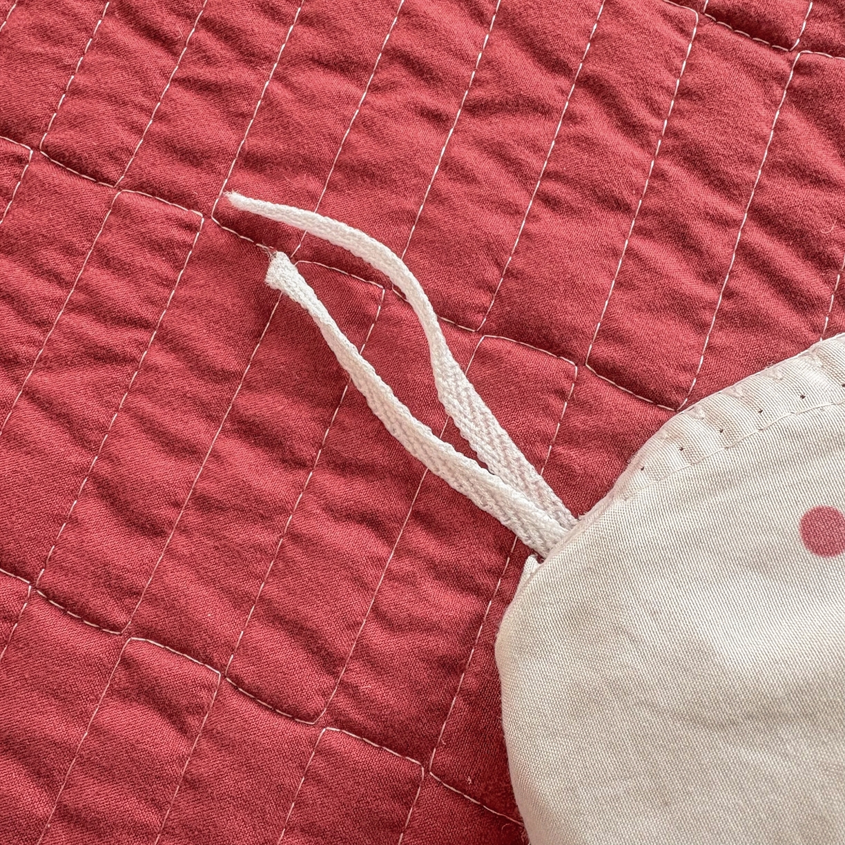 91家纺网 家纺一手货源 找家纺 铠畅 2026春夏新款锦朵系列 韩版水洗棉小清新古棉床单床笠四件套 锦朵 红波甜梦