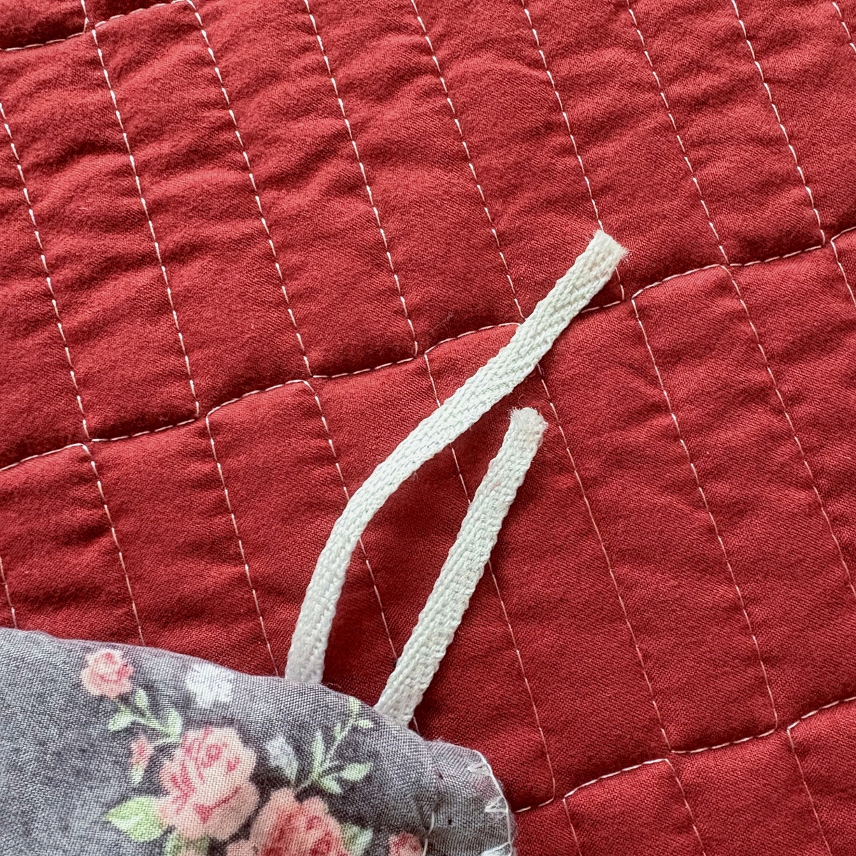 91家纺网 家纺一手货源 找家纺 铠畅 2026春夏新款锦朵系列 韩版水洗棉小清新古棉床单床笠四件套 锦朵 花漾红