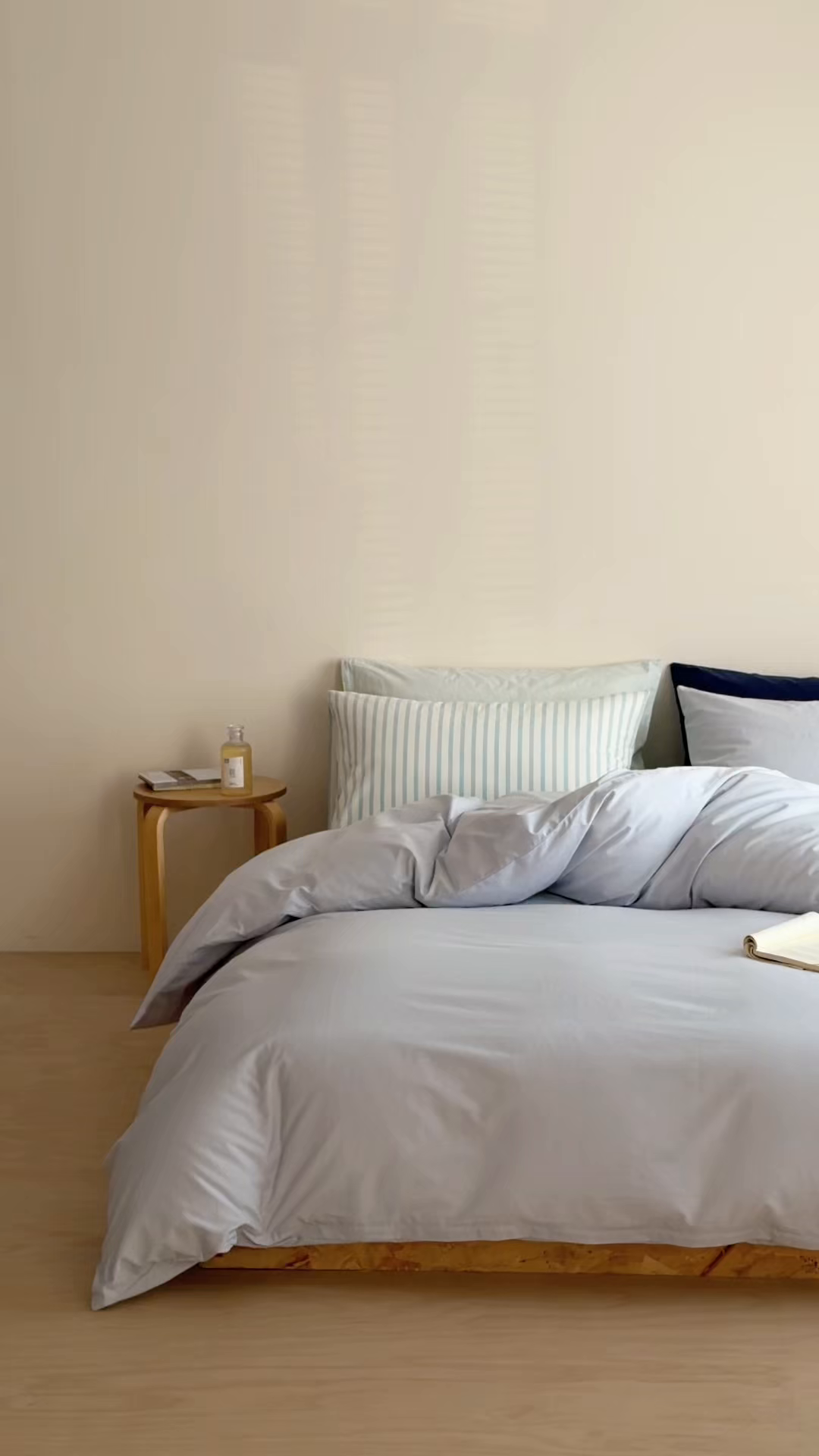 91家纺网 家纺一手货源 找家纺 蜜宿 2026新款纯色混搭全棉纯棉40s水洗棉四件套 深海微光（枕套蓝绿竖条+气泡绿）