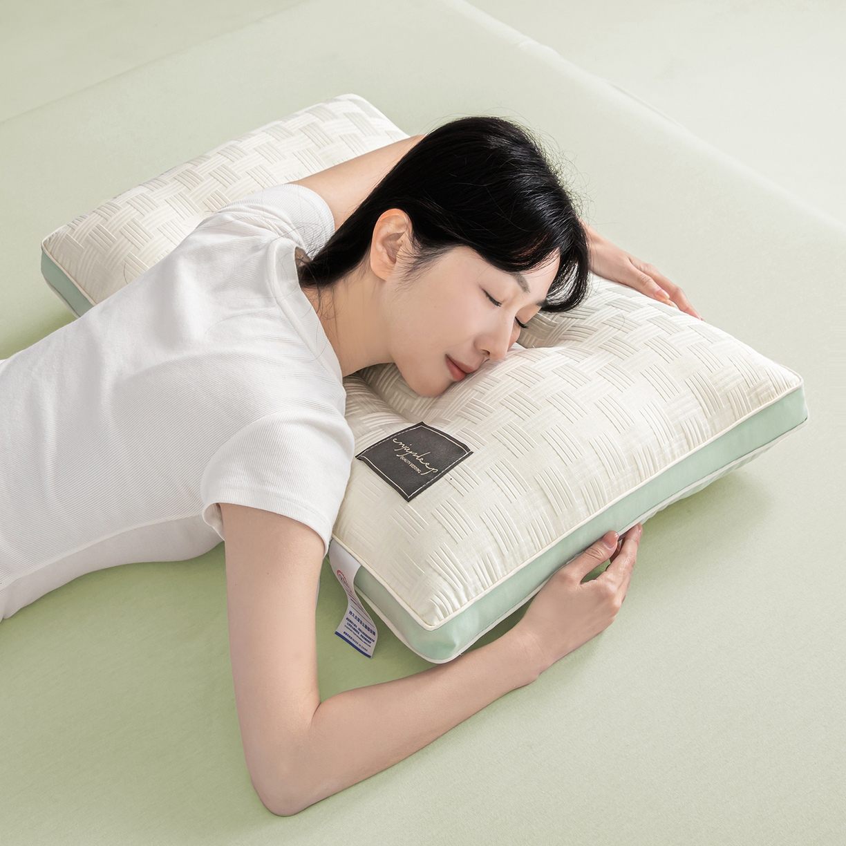 91家纺网 家纺一手货源 找家纺 （总）贵夫人 2026春夏新款黑标压花分区枕 枕头枕芯