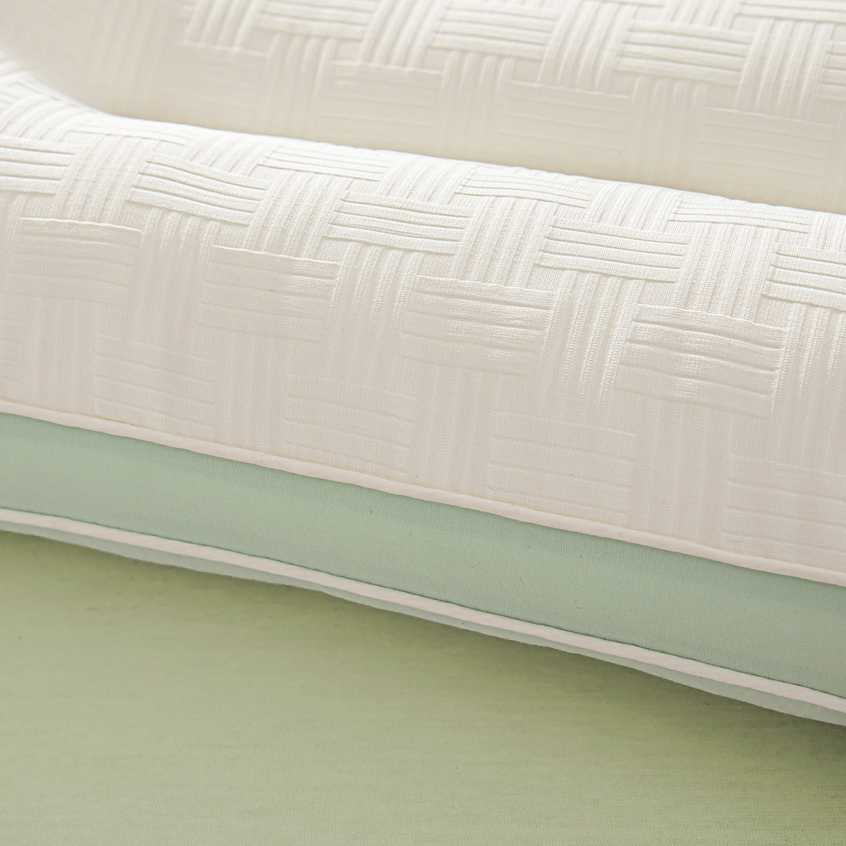 91家纺网 家纺一手货源 找家纺 （总）贵夫人 2026春夏新款黑标压花分区枕 枕头枕芯