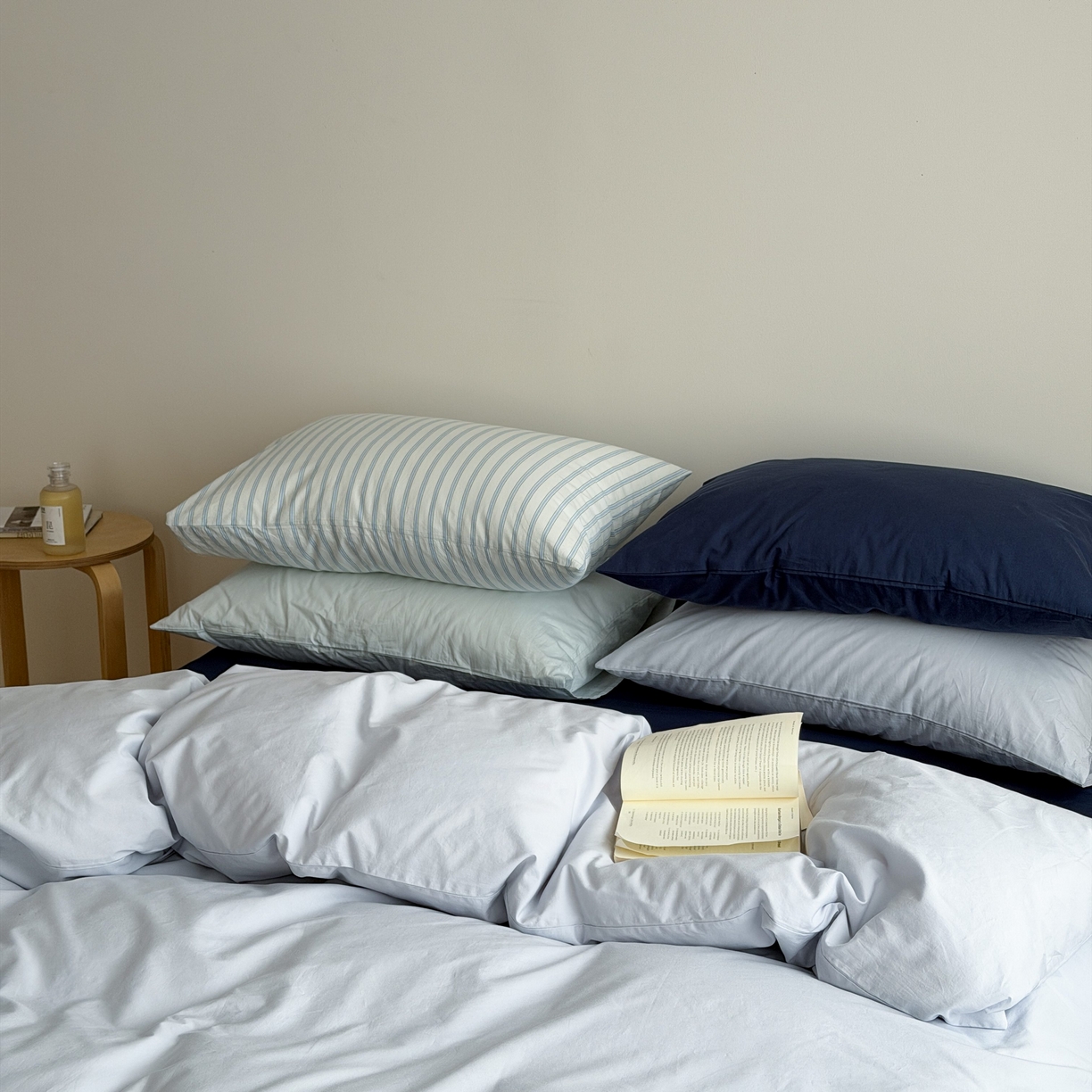 91家纺网 家纺一手货源 找家纺 蜜宿 2026新款纯色混搭全棉纯棉40s水洗棉四件套 深海微光（枕套气泡绿+海蓝）