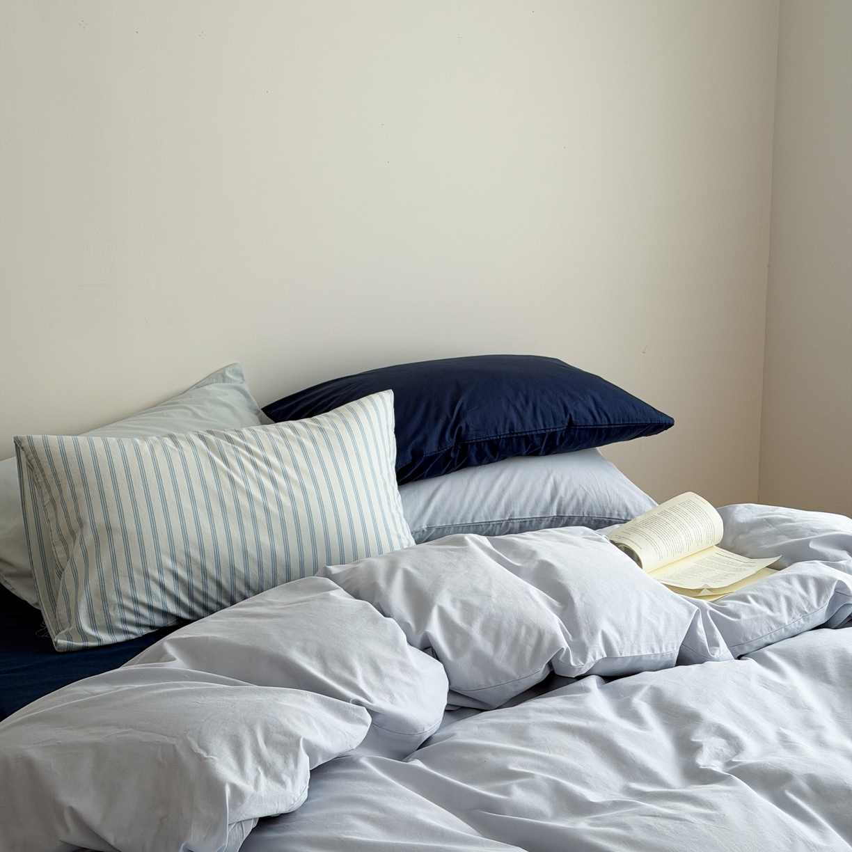 91家纺网 家纺一手货源 找家纺 蜜宿 2026新款纯色混搭全棉纯棉40s水洗棉四件套 深海微光（枕套气泡绿+海蓝）