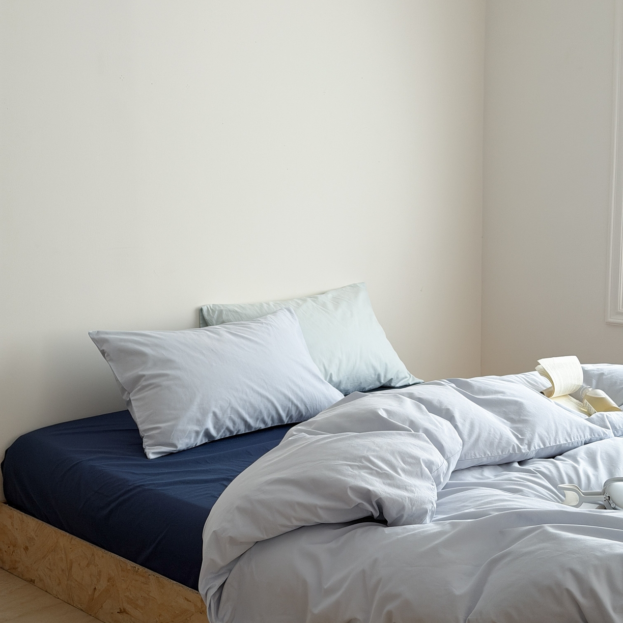 91家纺网 家纺一手货源 找家纺 蜜宿 2026新款纯色混搭全棉纯棉40s水洗棉四件套 深海微光（枕套微蓝+气泡绿）