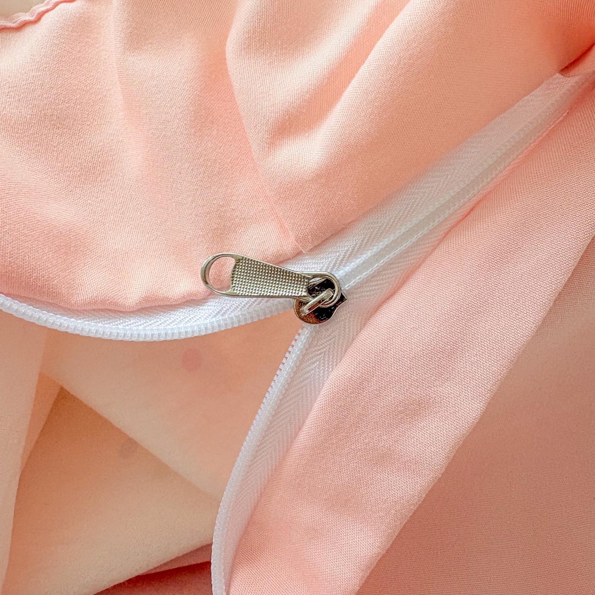 91家纺网 家纺一手货源 找家纺 铠畅 2026春夏新款锦朵系列 韩版水洗棉小清新古棉床单床笠四件套 锦朵 木马乐园粉