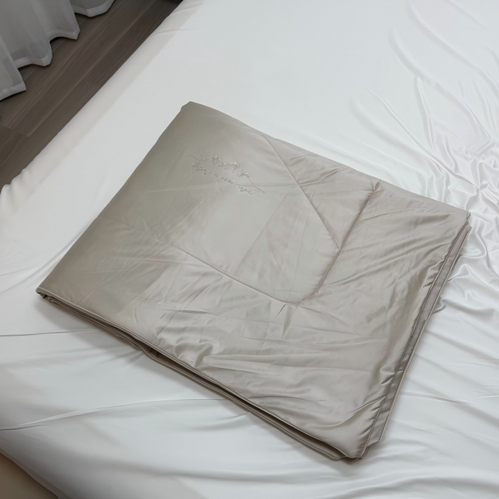 91家纺网 家纺一手货源 找家纺 （总）申龙家纺  2026新款亮丝冰雕丝绸凉感丝夏凉被