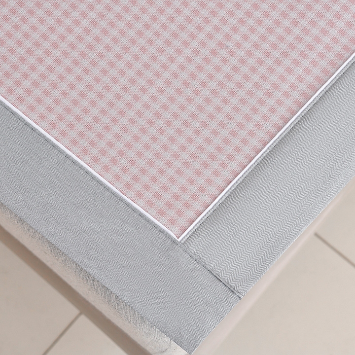 91家纺网 家纺一手货源 找家纺 小牛席业 2026新款【实拍风格】双PE高凉感-腊肠狗格纹提花冰丝席凉席竹席藤席冰藤席乳胶席豆豆席 粉色