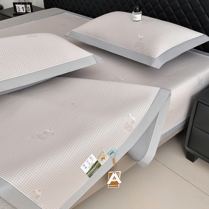 91家纺网 家纺一手货源 找家纺 小牛席业 2026新款【实拍风格】双PE高凉感-腊肠狗格纹提花冰丝席凉席竹席藤席冰藤席乳胶席豆豆席 香槟