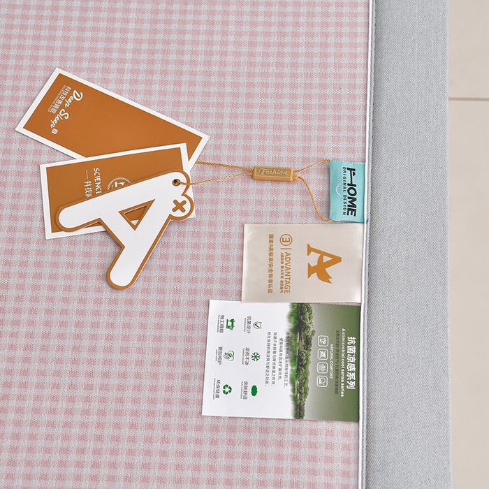 91家纺网 家纺一手货源 找家纺 小牛席业 2026新款【实拍风格】双PE高凉感-腊肠狗格纹提花冰丝席凉席竹席藤席冰藤席乳胶席豆豆席 粉色