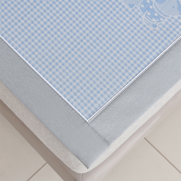 91家纺网 家纺一手货源 找家纺 小牛席业 2026新款【实拍风格】双PE高凉感-腊肠狗格纹提花冰丝席凉席竹席藤席冰藤席乳胶席豆豆席 蓝色