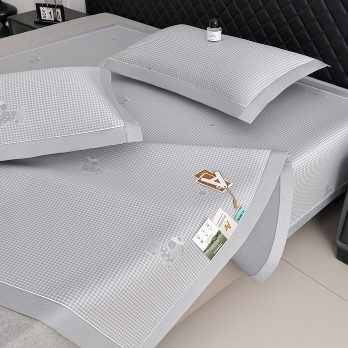 91家纺网 家纺一手货源 找家纺 小牛席业 2026新款【实拍风格】双PE高凉感-腊肠狗格纹提花冰丝席凉席竹席藤席冰藤席乳胶席豆豆席 灰色