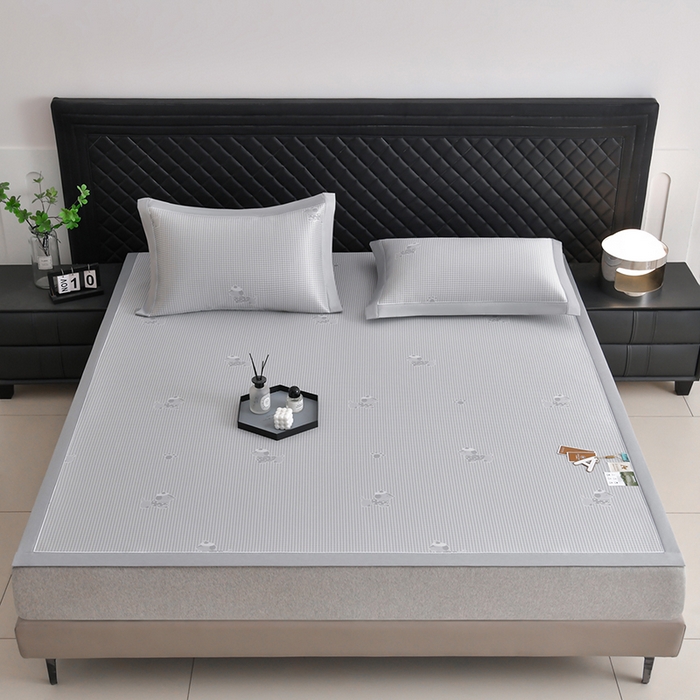 91家纺网 家纺一手货源 找家纺 小牛席业 2026新款【实拍风格】双PE高凉感-腊肠狗格纹提花冰丝席凉席竹席藤席冰藤席乳胶席豆豆席 灰色