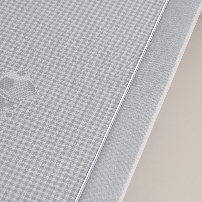 91家纺网 家纺一手货源 找家纺 小牛席业 2026新款【实拍风格】双PE高凉感-腊肠狗格纹提花冰丝席凉席竹席藤席冰藤席乳胶席豆豆席 灰色