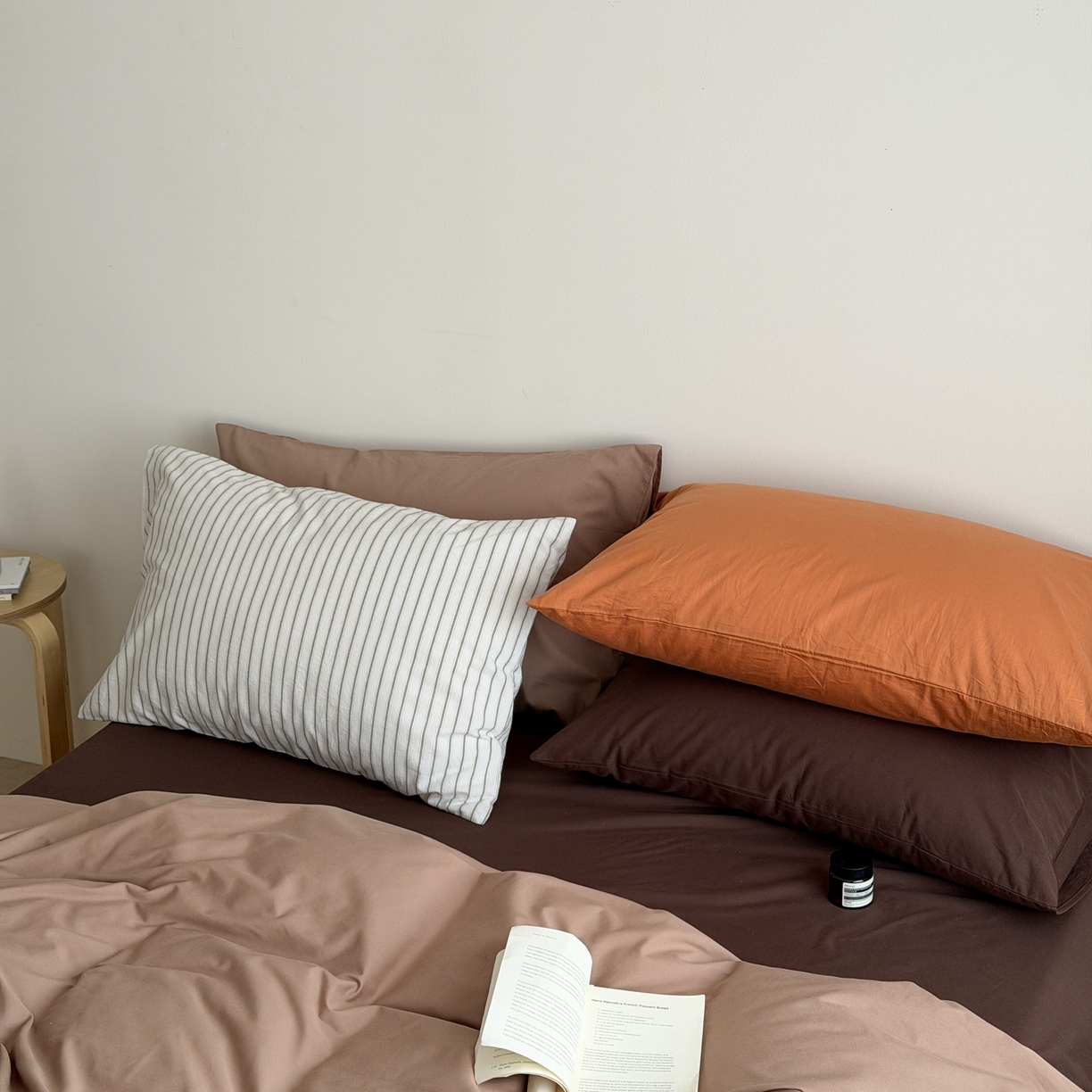 91家纺网 家纺一手货源 找家纺 蜜宿 2026新款纯色混搭全棉纯棉40s水洗棉四件套 脏脏茶棕（枕套混搭）