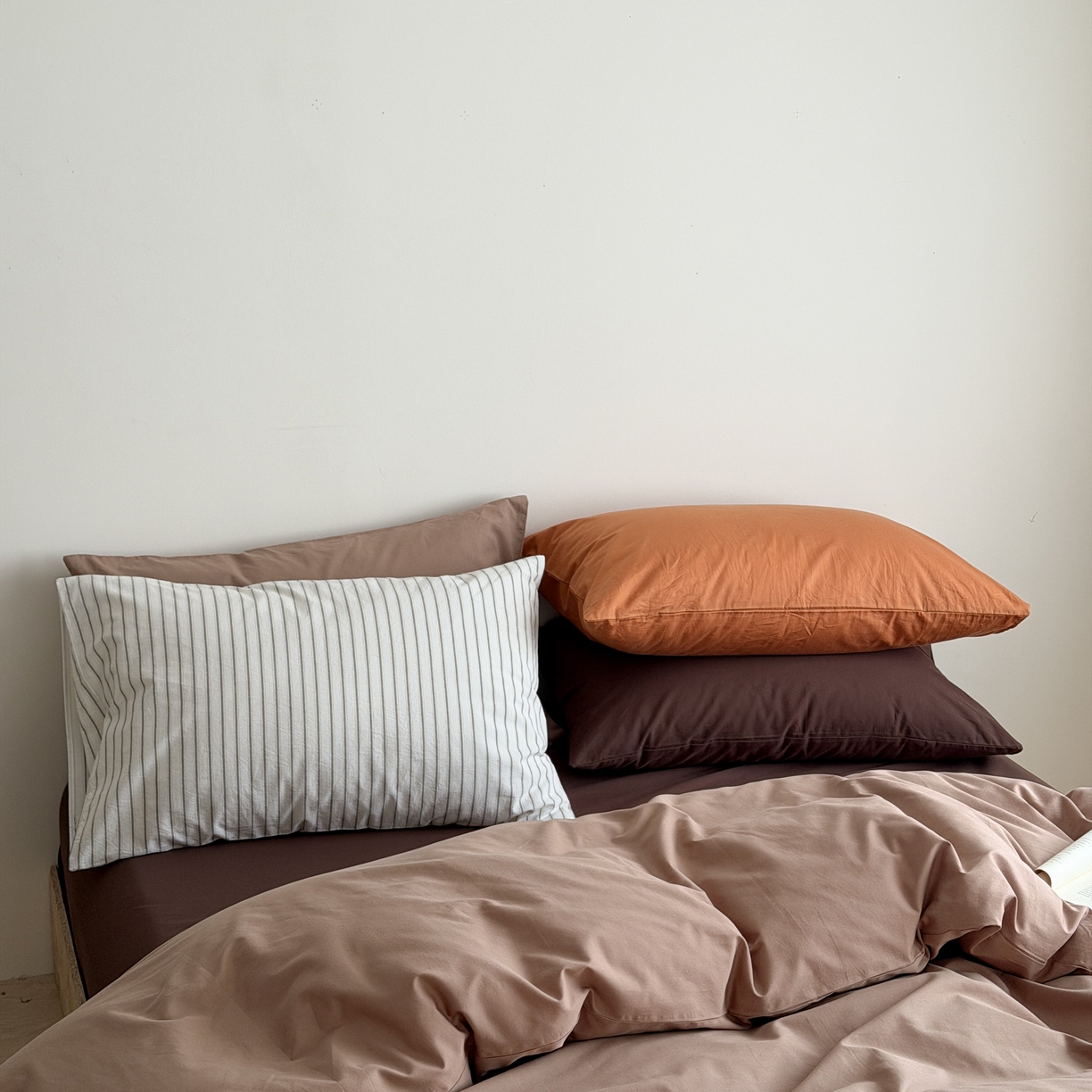 91家纺网 家纺一手货源 找家纺 蜜宿 2026新款纯色混搭全棉纯棉40s水洗棉四件套 脏脏茶棕（枕套混搭）