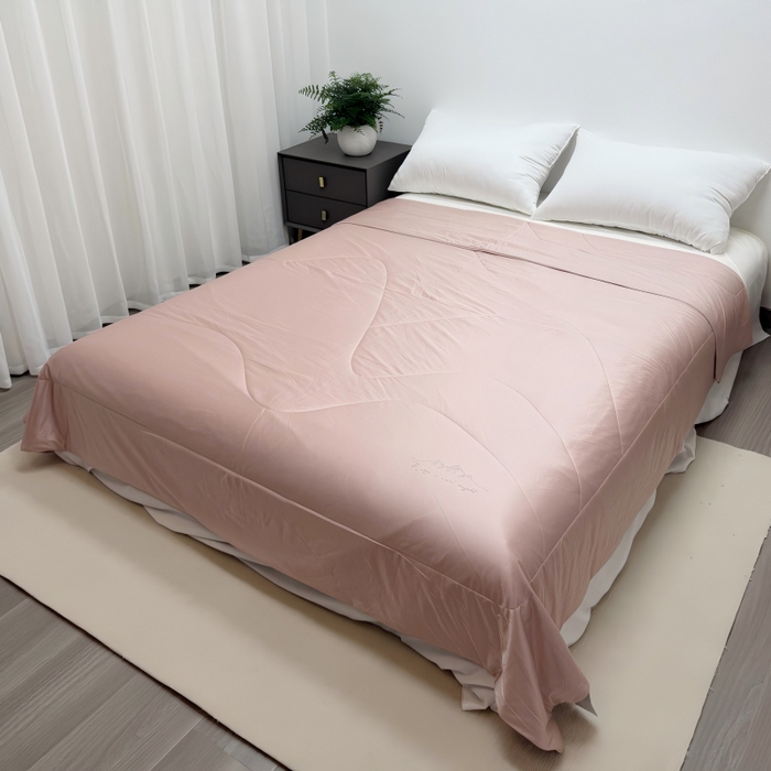 91家纺网 家纺一手货源 找家纺 申龙家纺  2026新款亮丝冰雕丝绸凉感丝夏凉被 浅茜玉