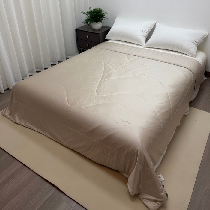 91家纺网 家纺一手货源 找家纺 申龙家纺  2026新款亮丝冰雕丝绸凉感丝夏凉被 时尚金