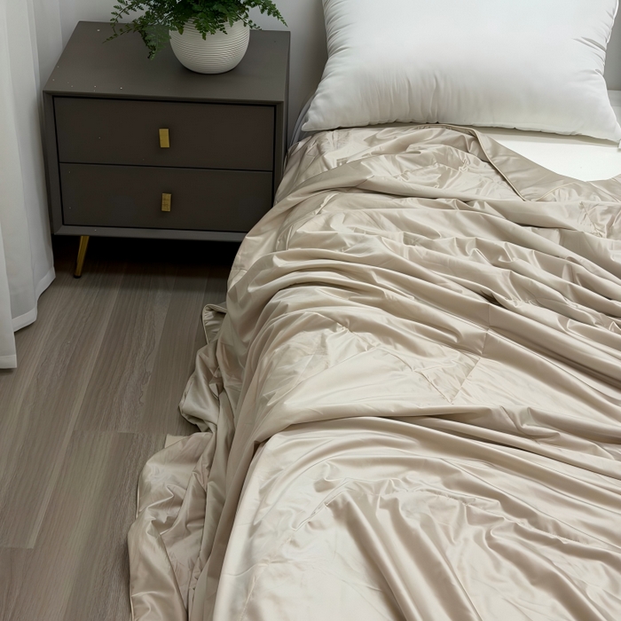 91家纺网 家纺一手货源 找家纺 申龙家纺  2026新款亮丝冰雕丝绸凉感丝夏凉被 时尚金