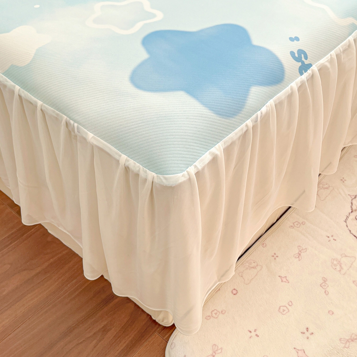 91家纺网 家纺一手货源 找家纺 川悦生活 2026新款雪纺冰丝床裙凉席三件套 床裙快乐星晴